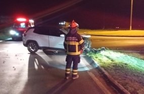 Gestante é socorrida por Bombeiros após colisão no trevão de Irani