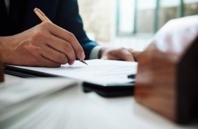 Mais dois bancos aceitam revisar financiamentos de veículos atrelados ao dólar 