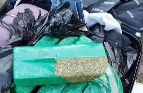 Passageira de ônibus é presa transportando 8 kg de maconha 
