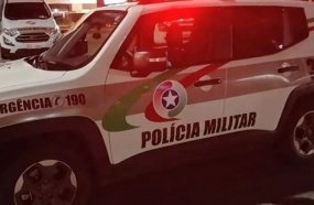 PM age com spray de pimenta e balas de borracha para controlar perturbação 