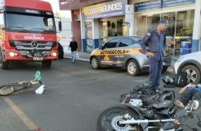 Colisão entre bicicleta e moto deixa duas pessoas feridas 