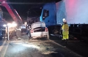 Colisão frontal entre carro e caminhão mata casal e bebê na Serra catarinense