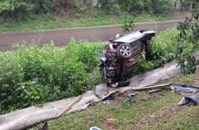 Homem e criança são ejetados de veículo durante capotamento na SC-350