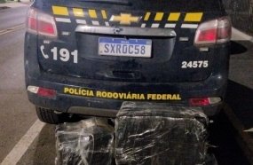 PRF apreende 130 kg de maconha em veículo que tentou fugir de abordagem em Joaçaba