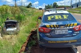 PRF apreende quase 100 kg de maconha após perseguição com troca de tiros