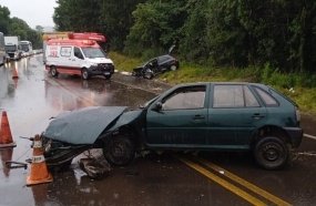 Criança e adolescente são ejetadas em colisão que deixou seis feridos na BR-282