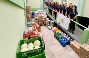 Casa da Amizade Roselaine Matevi doa alimentos para o Hospital São Roque 