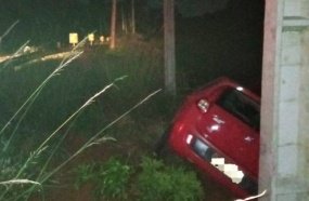Carro sai da pista após motorista sofrer mal-estar na SC-135