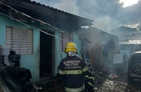 Incêndio atinge casas geminadas em Campos Novos 