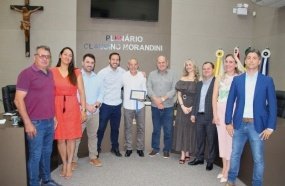 Professor Cezar Junqueira é homenageado por trajetória no esporte e cultura de Joaçaba