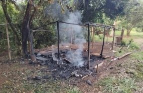 Barraco é consumido por incêndio no centro de Capinzal