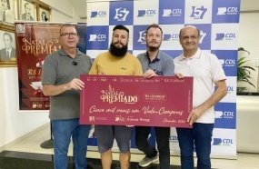 CDL entrega vale-compras aos primeiros ganhadores da Promoção Natal Premiado