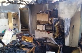 Casa é consumida por incêndio durante a madrugada no centro de Ipira