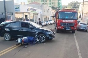 Motociclista sofre fraturas após colisão no centro de Salto Veloso