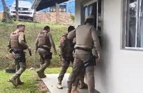 Jovem em surto psicótico mata irmã de 4 anos a facadas em Santa Catarina