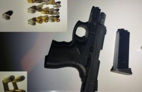 Dupla é presa com arma e munições após confusão em bar