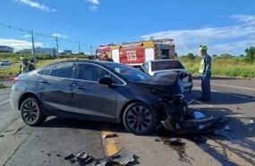 Carro de Joaçaba se envolve em colisão com três veículos na SC-467
