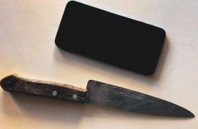 Trabalhador entrega celular a ladrão após ser ameaçado com faca