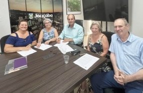 Prefeito assina convênio de repasse financeiro para APAE e Creche Irmã Sheila 