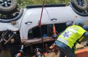 Menina de 2 anos morre esmagada por caminhonete que capotou em Curitibanos  