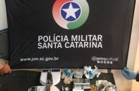Traficante foge da Polícia Militar e adolescente é apreendido com drogas 