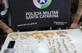 Traficante é preso e drogas apreendidas durante abordagem da PM em Joaçaba