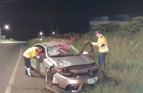 Jovem escapa ilesa de capotamento de carro na SC-135