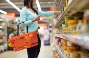 Cesta básica sobe nas capitais e custa ao menos 40% do salário mínimo 