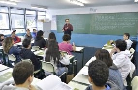 Câmara aprova projeto que proíbe escolas de recusar matrículas 