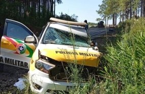 Policial rodoviário fica gravemente ferido após colisão na SC-120