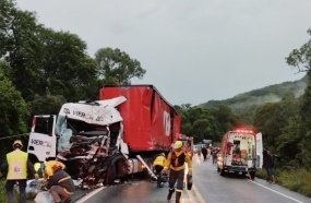 Morador de Fraiburgo morre em colisão entre carreta e caminhão