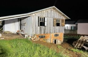 Incêndio atinge residência durante a noite em Campos Novos