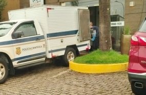 Mulher é morta a facadas em restaurante no centro de Videira 