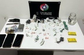 Nove pessoas são presas após serem flagradas traficando drogas 