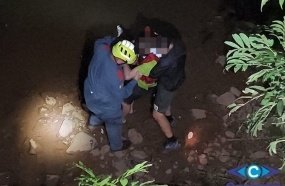 Homem é resgatado por Bombeiros após cair no Rio do Peixe