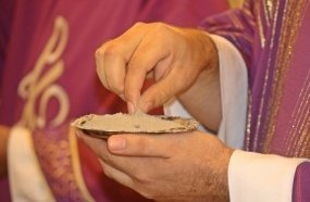 Igreja inicia Quaresma com rito das Cinzas e Campanha da Fraternidade