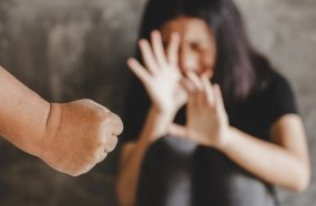 Homem é condenado a indenizar ex-companheira por violência doméstica