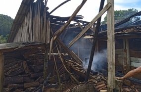 Parte de galpão é destruído após incêndio em secador de milho 