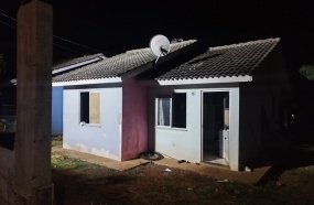 Bombeiros combatem incêndio em residência no bairro Nova Capinzal
