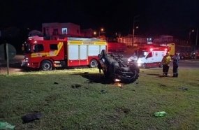 Adolescente morre após ser ejetado de carro durante capotamento na BR-470