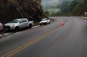 Idoso fica ferido após caminhonete capotar na SC-135
