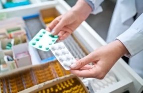 Juiz suspende norma que autoriza farmacêuticos a prescreverem remédios 