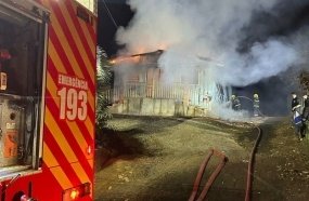 Igreja é destruída por incêndio durante a madrugada em Curitibanos