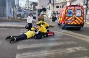 Colisão entre carro e moto deixa jovem ferido em Campos Novos 