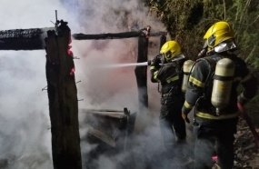 Casa é destruída por incêndio no interior de Ibicaré