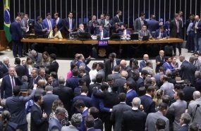 Aumento no número de deputados é novo mau exemplo, diz FIESC