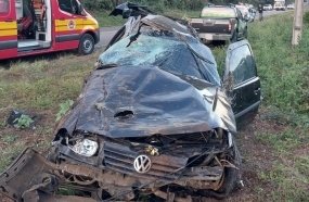 Jovem de 19 anos fica ferido após capotar o carro na SC-355 