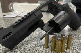 Operação da PM flagra homem armado com revólver de uso restrito 
