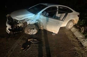 Motorista abandona carro após colisão com caminhonete na SC-150