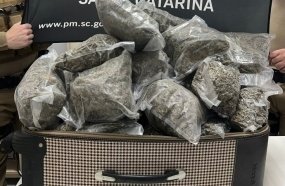 Carro com 20 kg de maconha é interceptado pela PM em Joaçaba